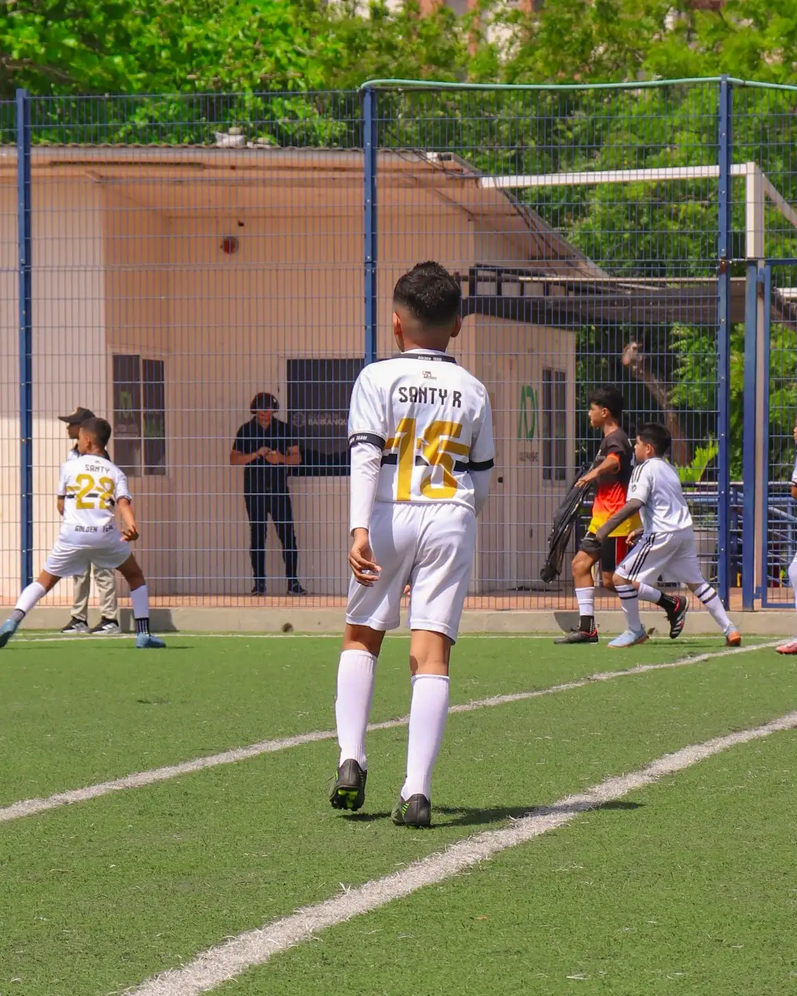 Niños entrenando